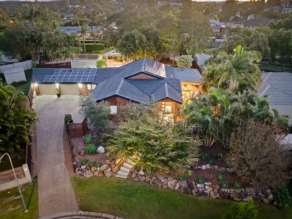 Worongary 4房  Spacious Family Living, Poolside Entertaining & Endless Backyard Space