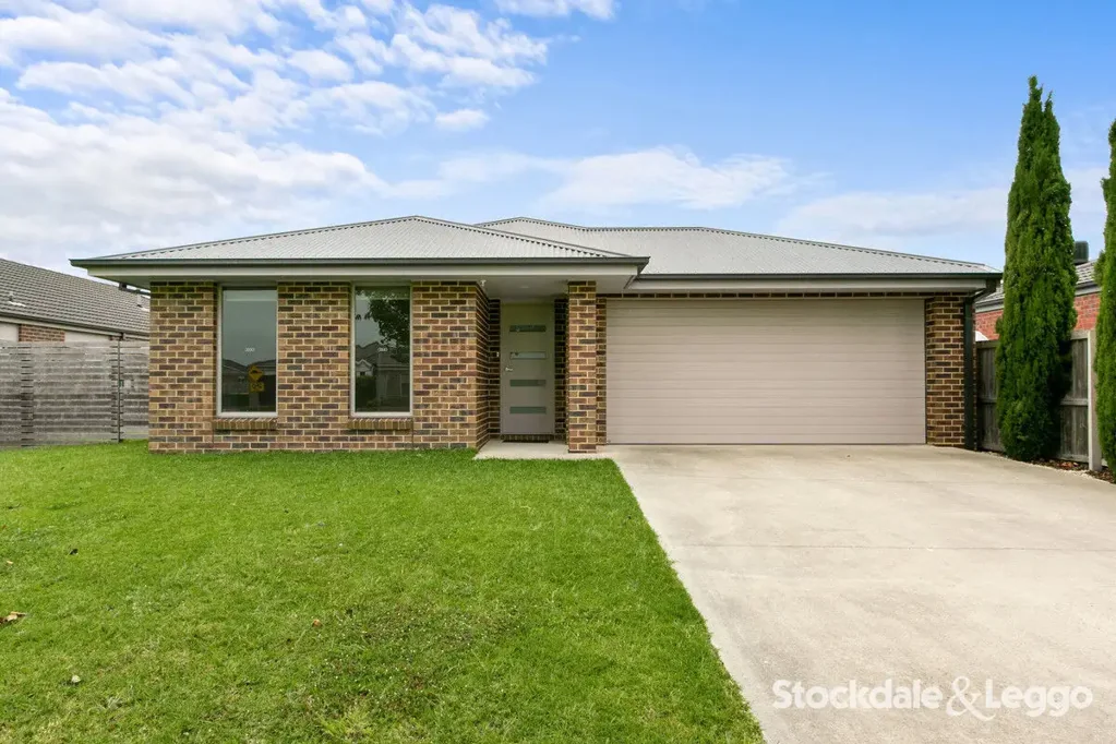 Modern 3 Bedroom brick home!