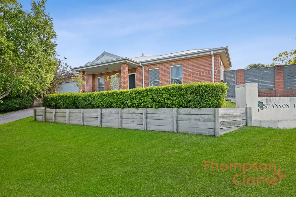 Ashtonfield 3Kwarto Low-Maintenance Living with Side Access Appeal