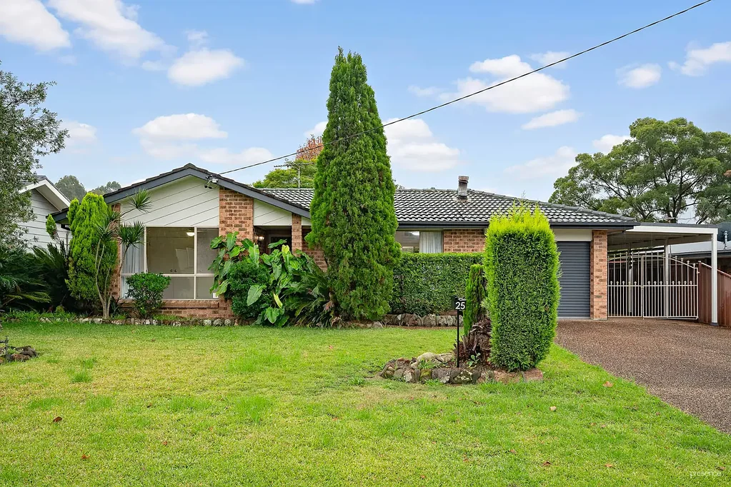AIR-CONDITIONED FAMILY HOME WITH POOL, COVERED PATIO AND EXCELLENT PARKING