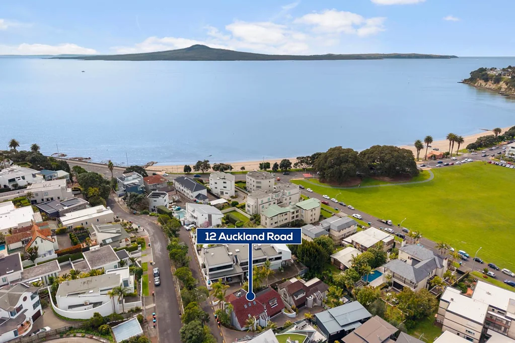 Saint Heliers 4房 坚固砖石工艺住宅！名校环伺，饱览Rangitoto海景，海滨生活触手可及！ Concrete Masonry with a Beach Lifestyle