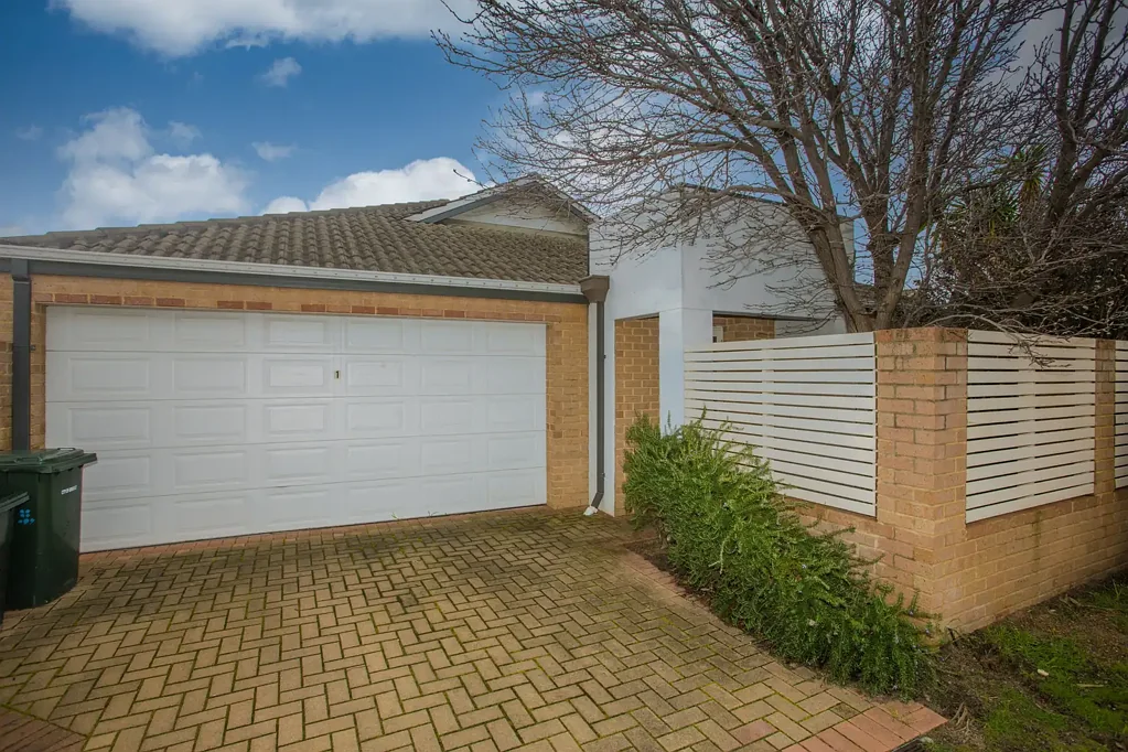 1/17 Third Avenue, Kelmscott, WA 6111