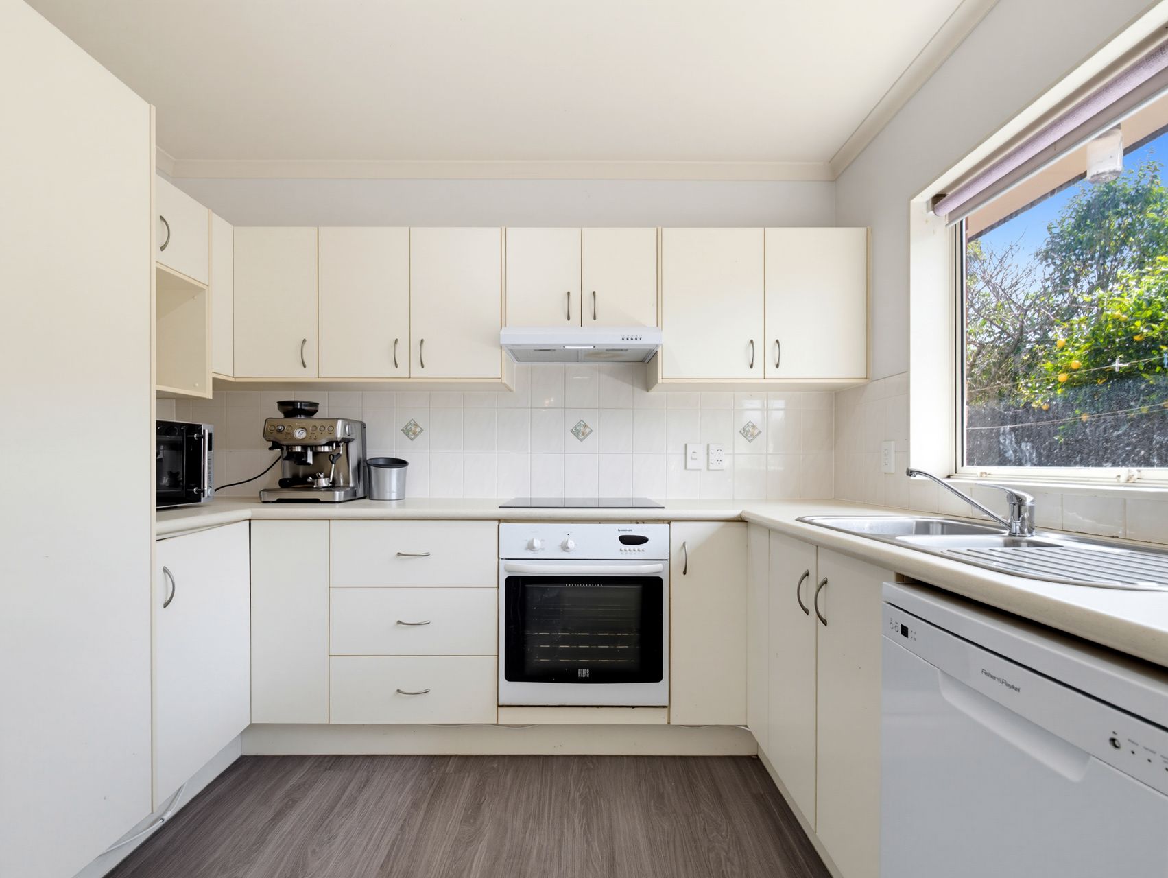 12 Emmerdale Avenue, Papakura, photo 4