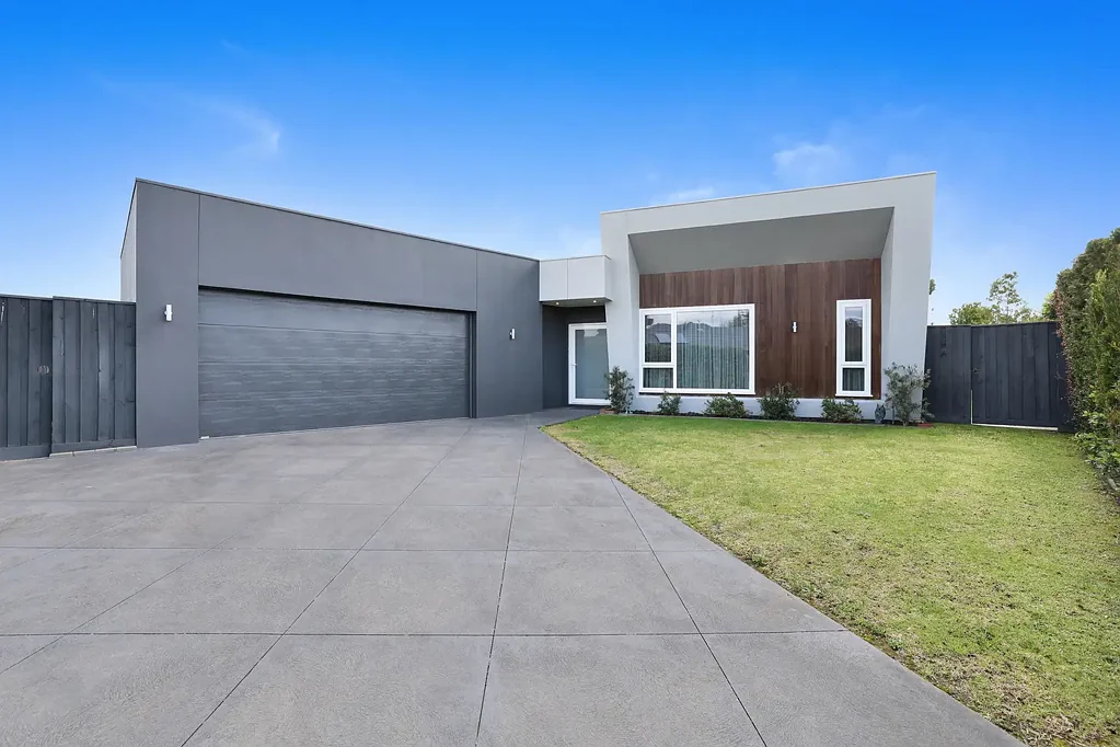 Drouin 3ਬੈੱਡਰੂਮ Contemporary Showpiece, Private Court Location!