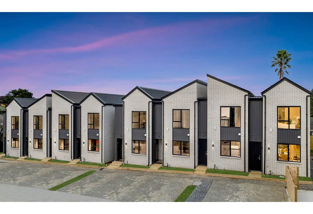 HOWICK,2 BEDROOMS