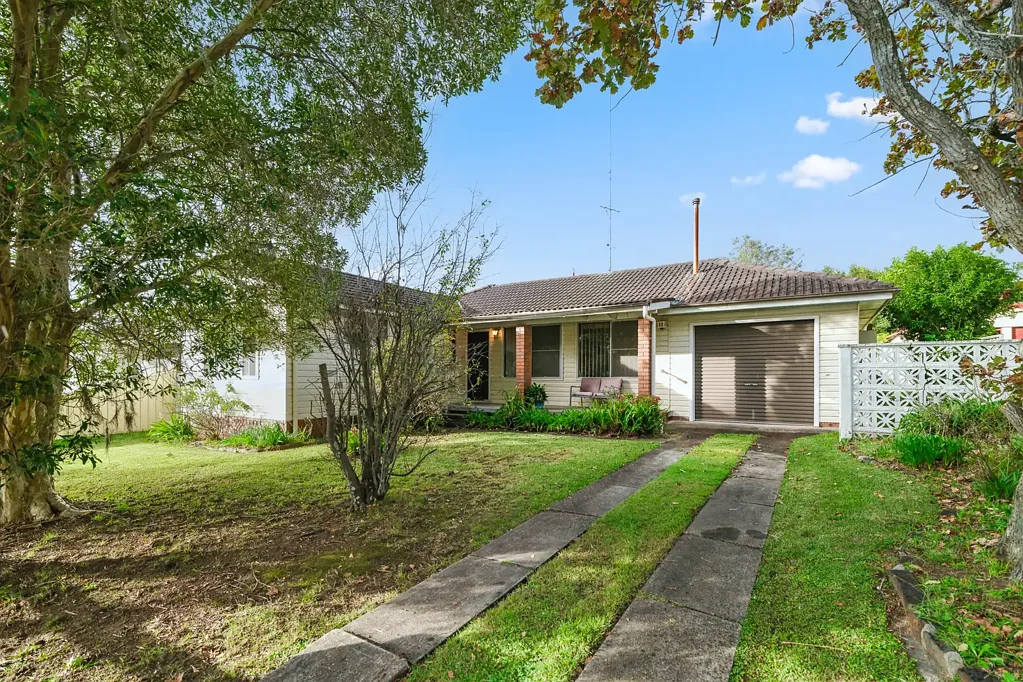 Rankin Park 3Zimmer Timeless Original Home on a Generous 763sqm Block