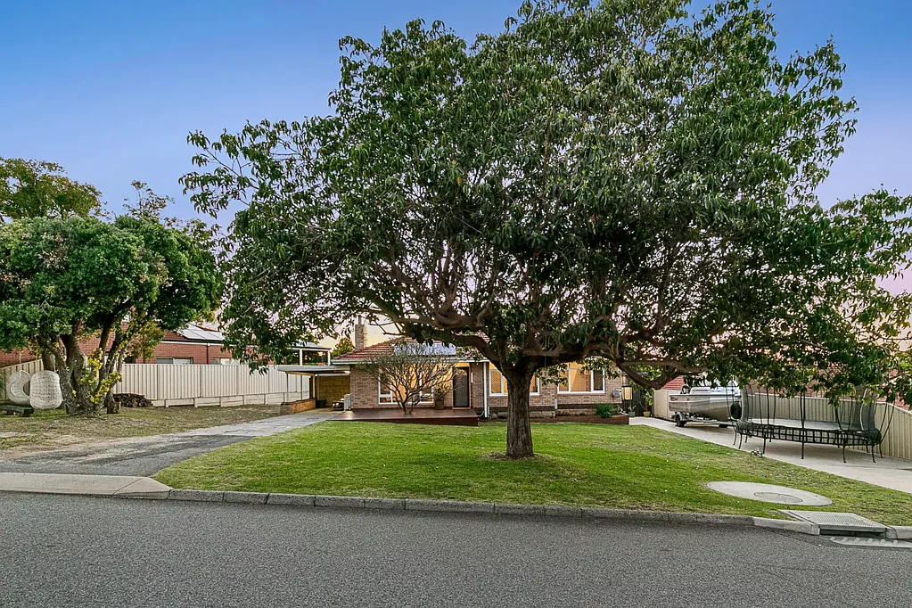 17 Hornsby Street, Melville, WA 6156