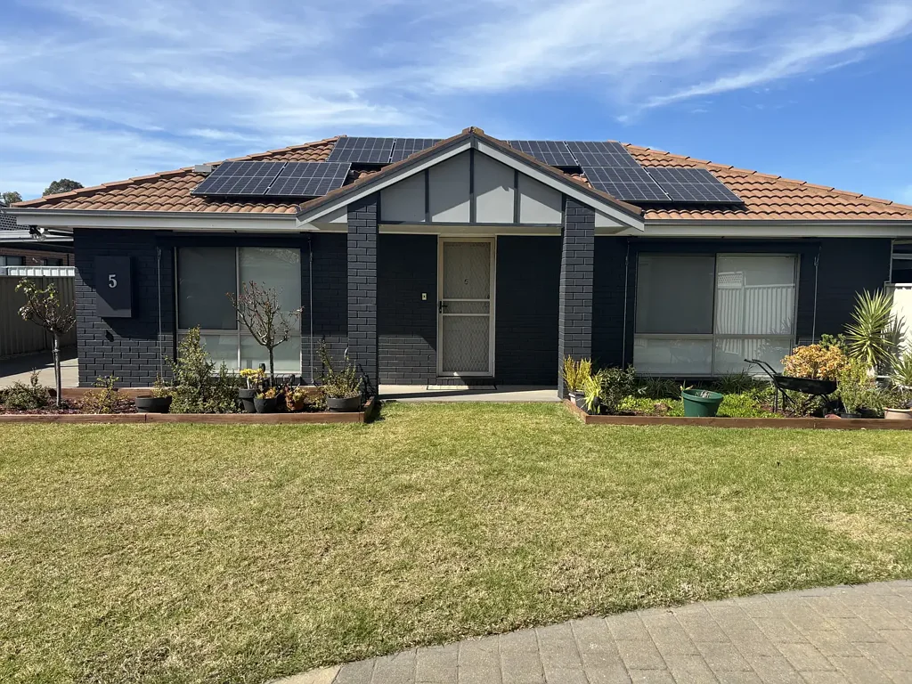 Beautifull Renovated 2-Bedroom Unit
