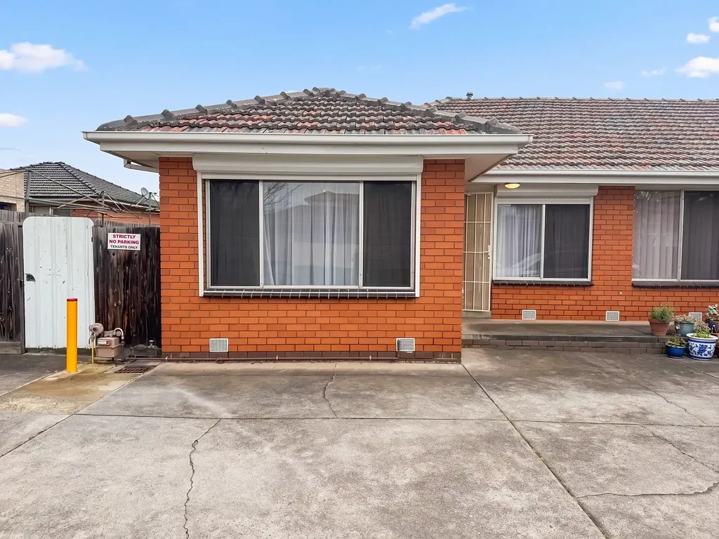 Well Maintained & Spacious Unit!
