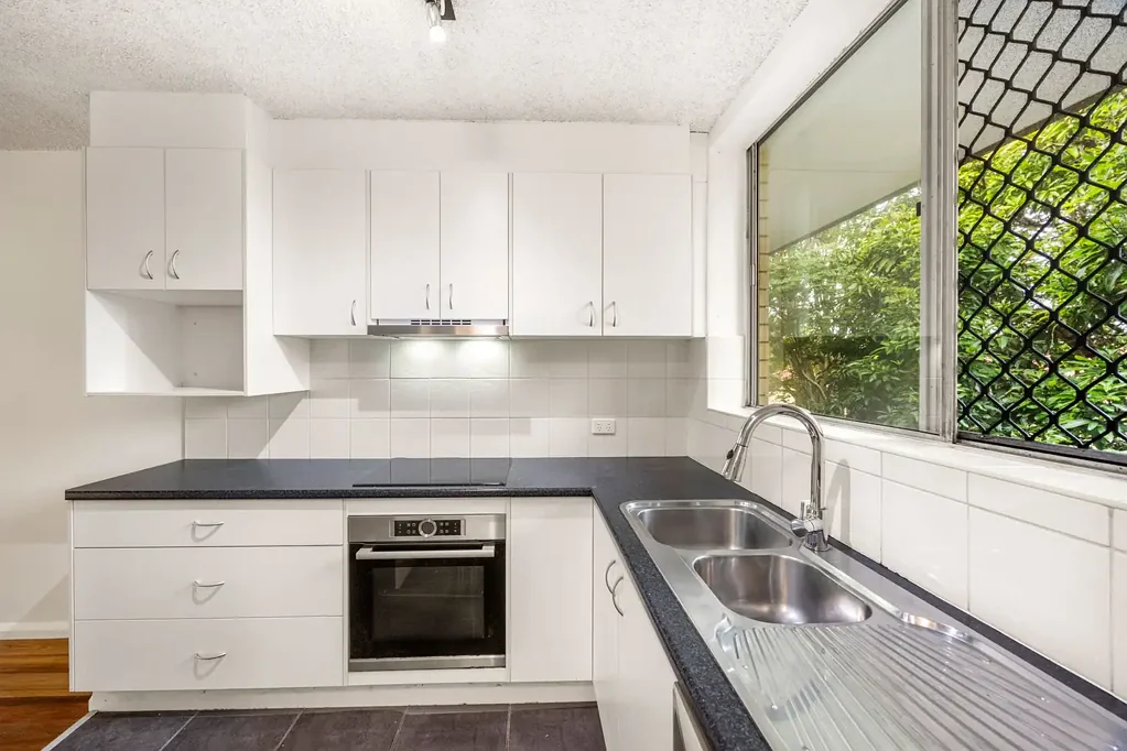 Charming 2 Bedroom Unit in Central Annerley Location!