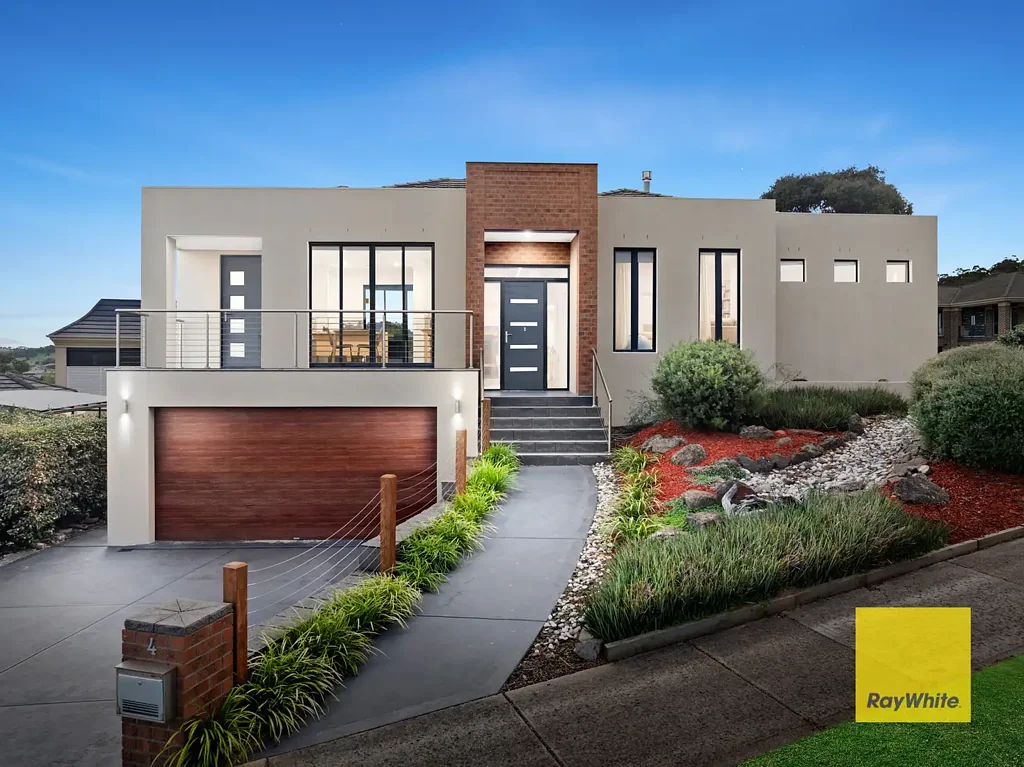 South Morang 5房 宁静庭院位置 748sqm地块 壮丽城市景观 超现代立面 多个生活区域 4车位车库 宏伟户外区 宽敞后院潜力 无限娱乐空间 Grand-Scale Family Living with City Views, Massive Garage & Ultimate Entertainer's Appeal