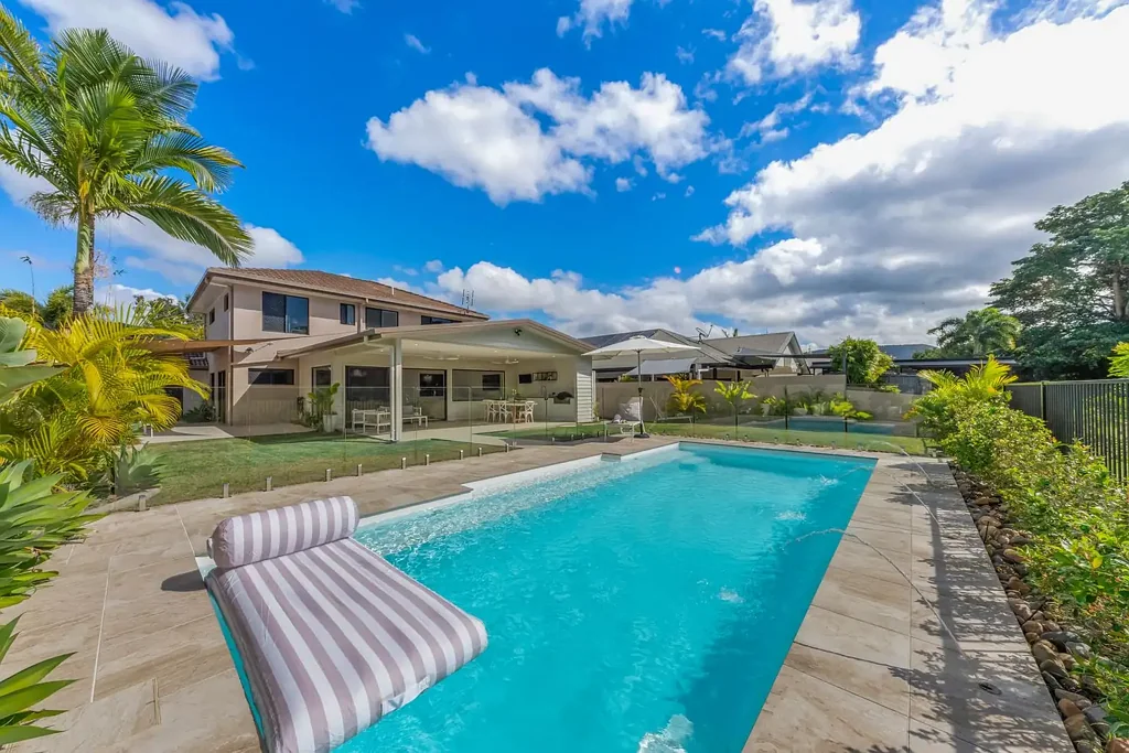 Cannonvale 5房  Family Entertainer with Dual Living