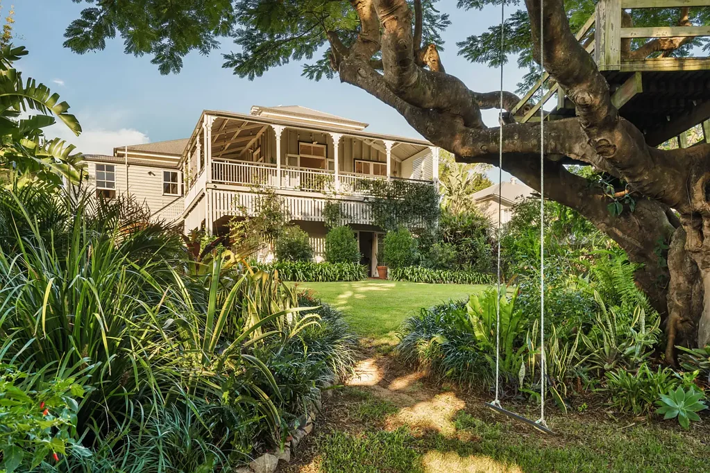 Shorncliffe 4 Slaapkamer THE CROWN JEWEL OF SHORNCLIFFE: ICONIC VICTORIAN QUEENSLANDER ON 1,012sqm