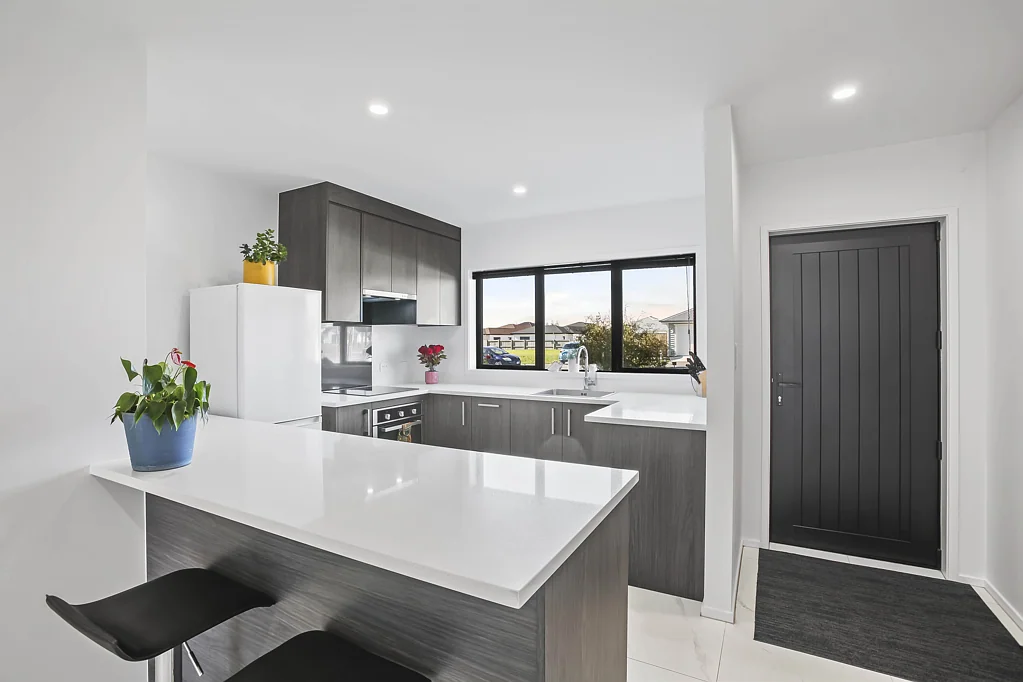 Clarks Beach 3房  Dreamy Townhouse Living Near the Beach!