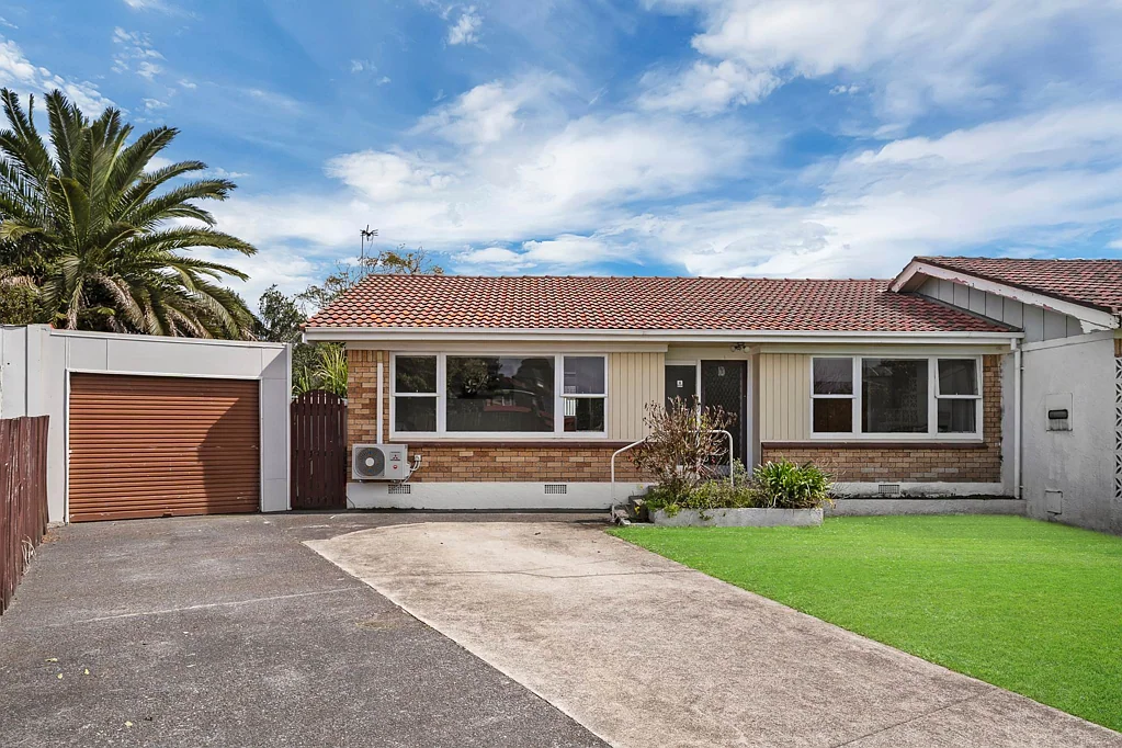 Manukau 2침실 Solid brick & Tile beauty!