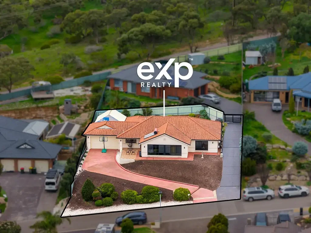 Hillbank 3Moenga 🌄 Stunning Views, Spacious Living & a Lifestyle to Love!