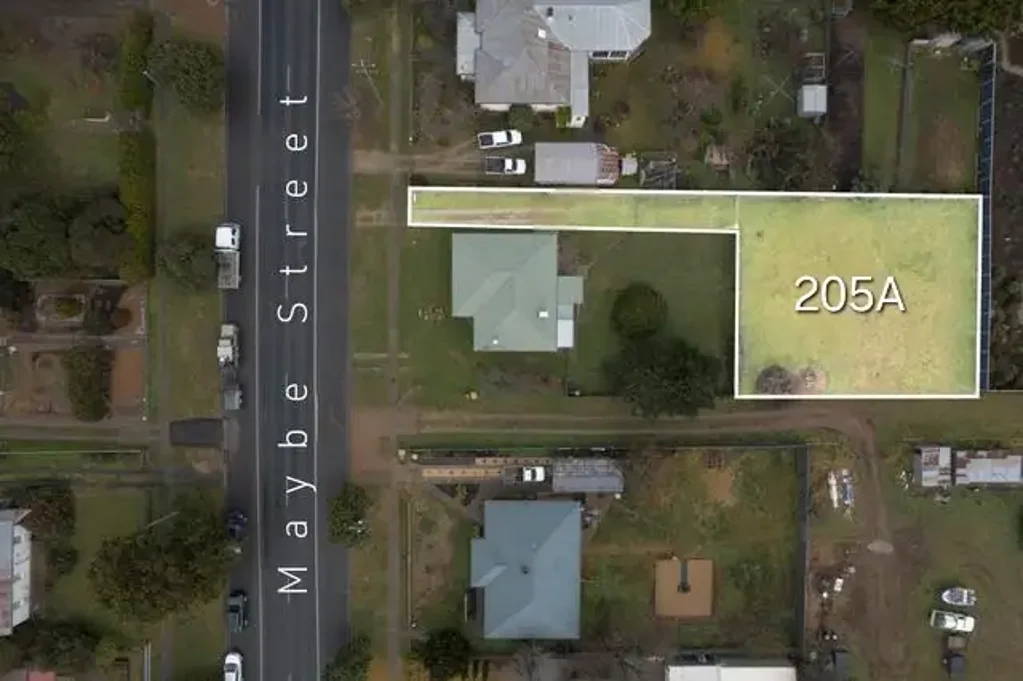 Bombala Central & Convenient: Spacious Battle-Axe Block in Bombala