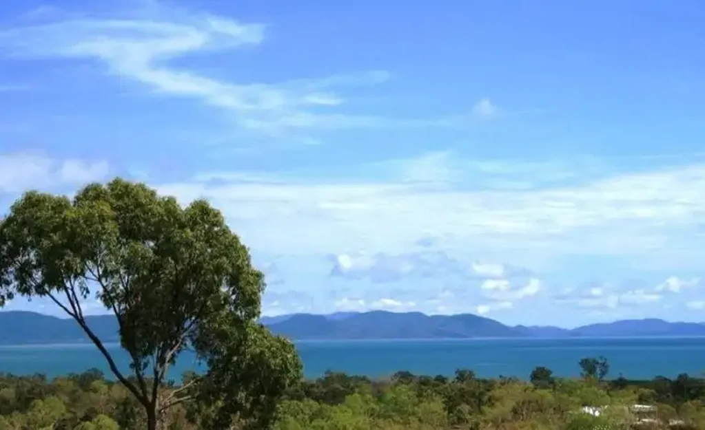 Midge Point 5 Slaapkamer Duel Dwellings- Coastal Sanctuary-Breathtaking Views-Potential Income of $40,000 plus!