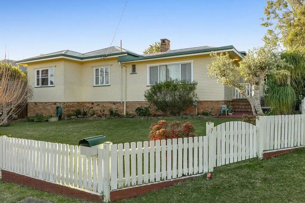 Mount Lofty 2 Bedroom Charming Mount Lofty Home - with Bonus room