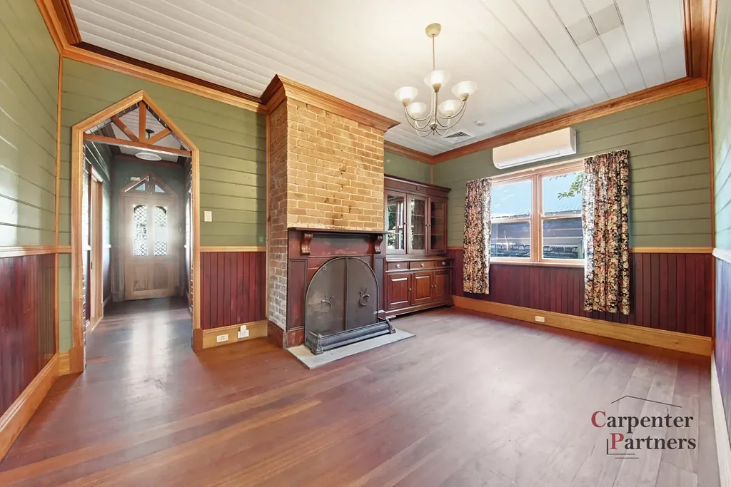 BEAUTIFULLY RESTORED FAMILY HOME