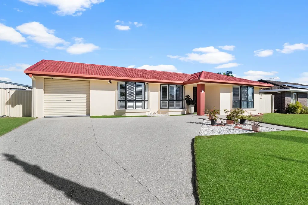 Rothwell 3 Slaapkamer Versatile Family Home with Separate Studio in a Prime Rothwell Location