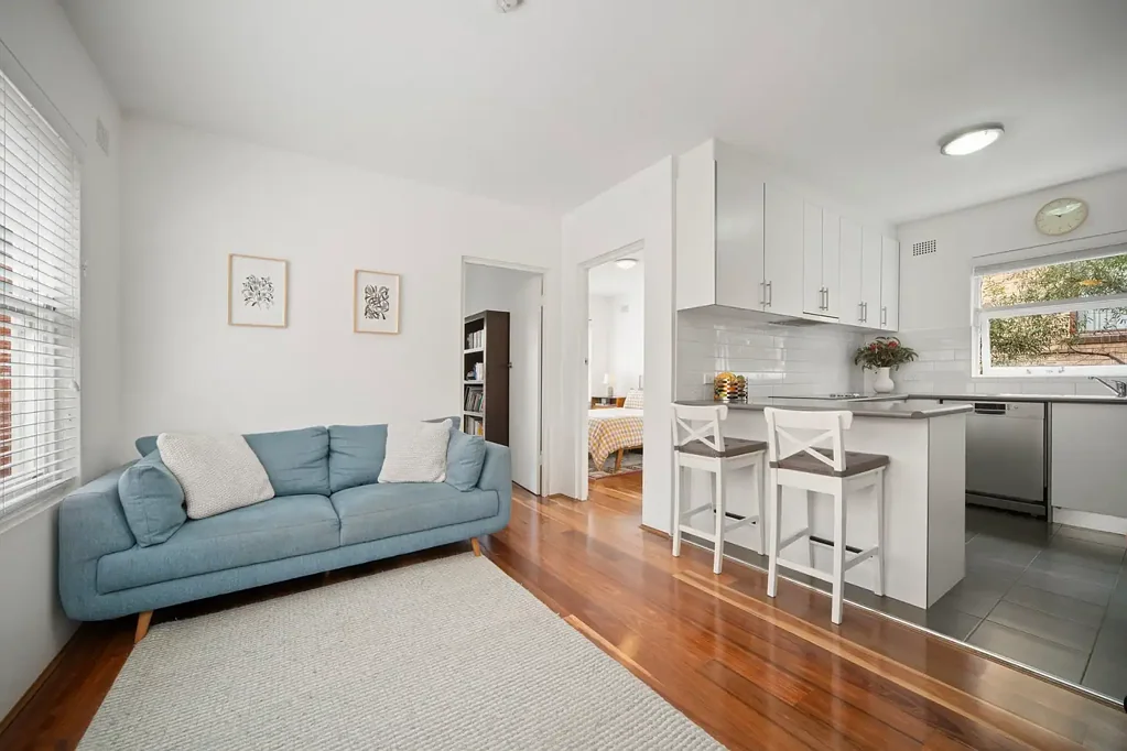 Randwick 3ห้องนอน Well presented, renovated, light filled 3 bedroom Strata Apartment
Small Boutique Security Building of 9 apartments