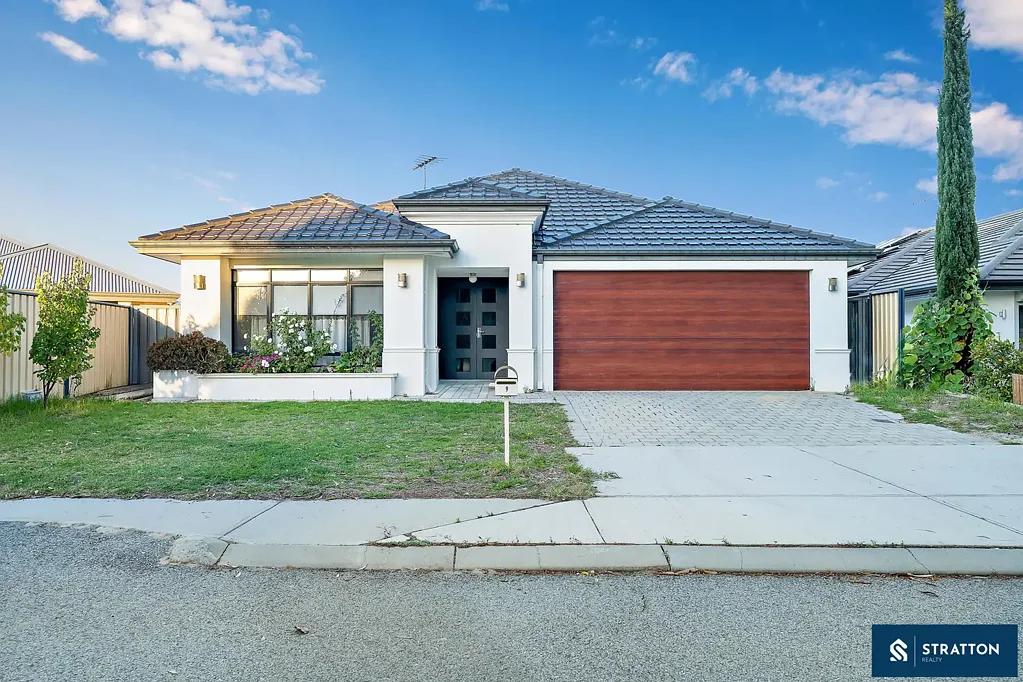Wattle Grove 4房  Spacious Family Living with High Ceilings, Theatre, Solar & Premium Finishes
