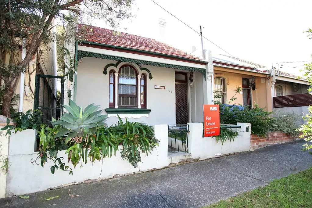 LOVELY 2 BEDROOM TERRACE GOOD LOCATION