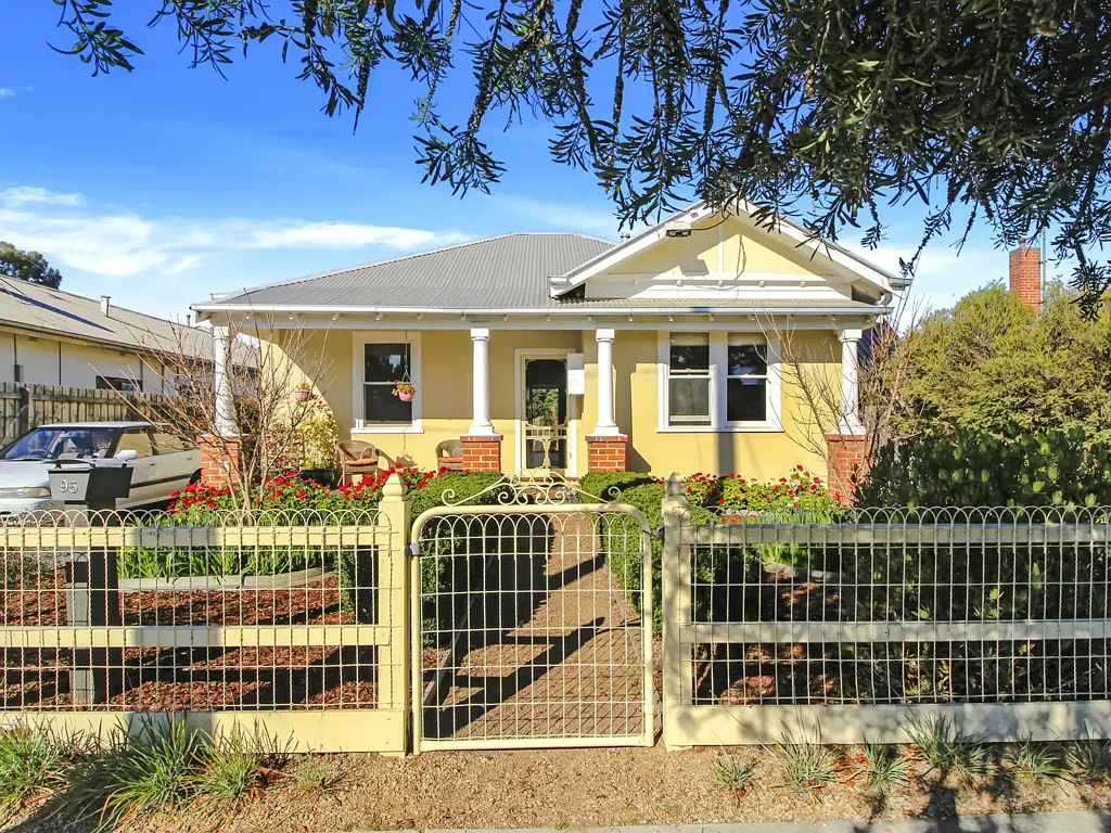Bairnsdale 3غرفة نوم GOLDEN TRIANGLE CHARM WITH FURTHER POTENTIAL