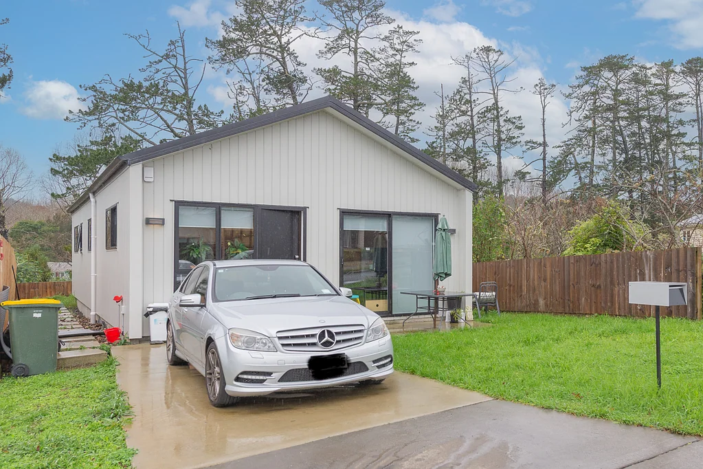 Helensville 4 Bedroom Bright, Spacious, and Contemporary