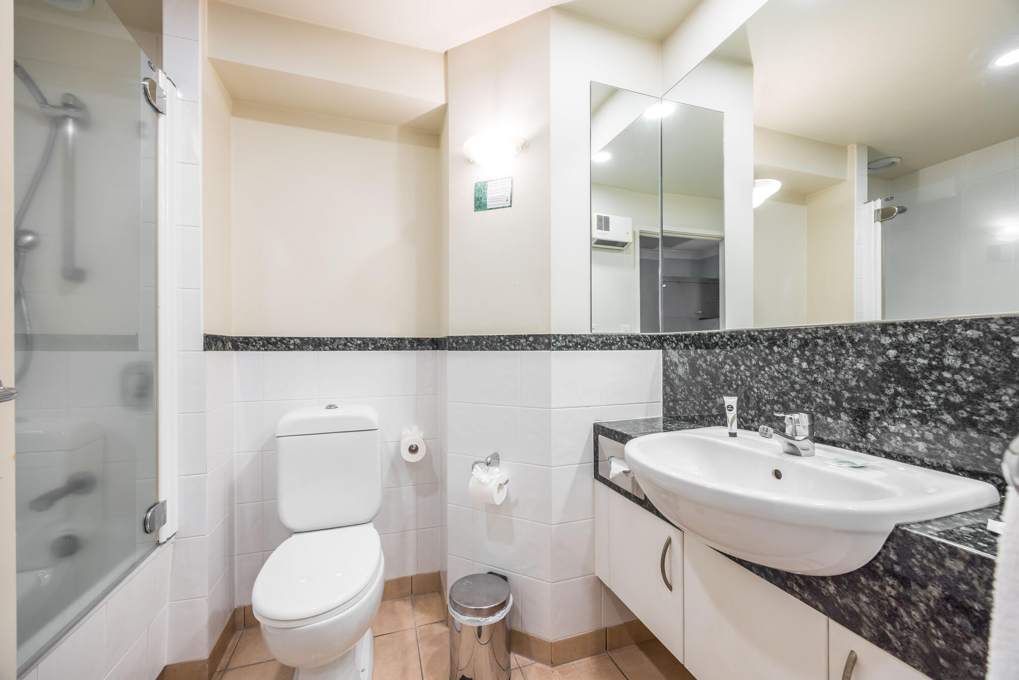 4J/100 Greys Avenue, Auckland Central, photo 7