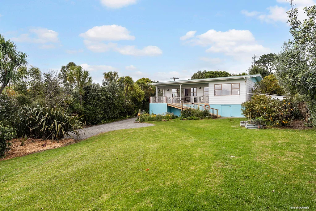 Awhitu 3कमरा Affordable Sea Views &  Add Value Potential in...