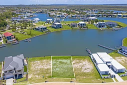 8836 The Point Cct, Hope Island