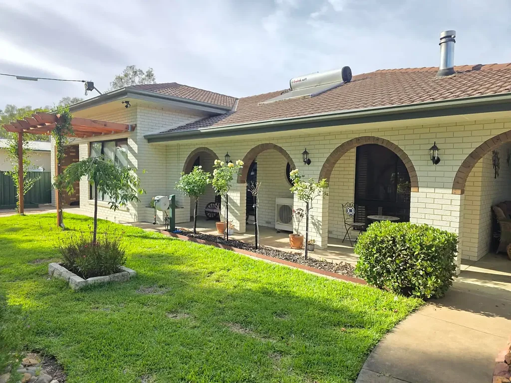 Elmore 3Kwarto Charming Country Home - Comfort, Quality & Garden Paradise