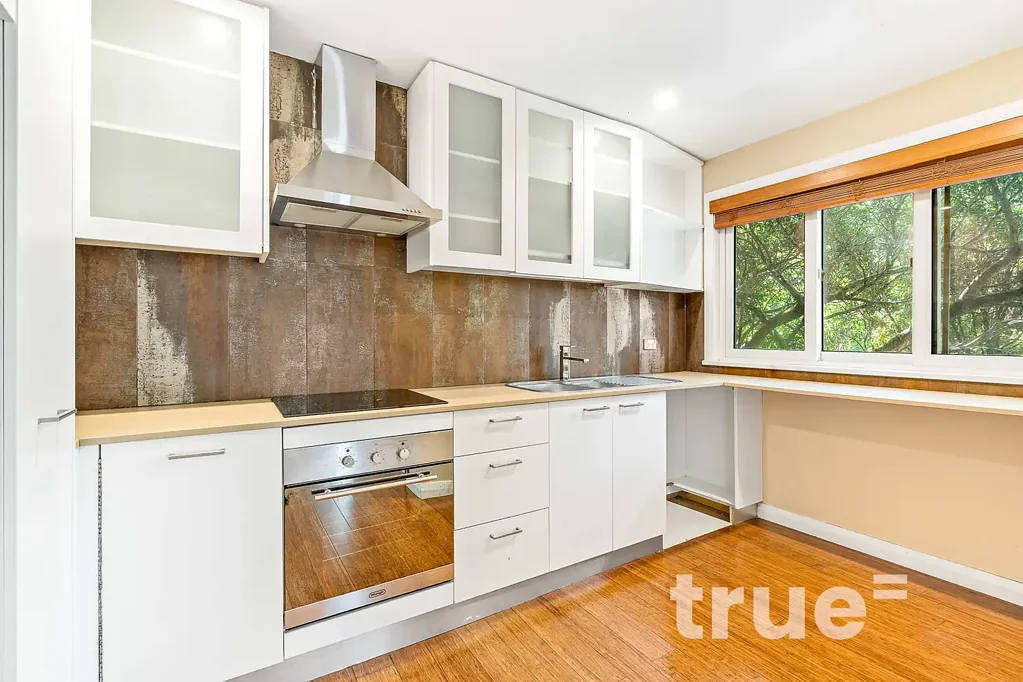 ELECTRICITY INCLUDED = MODERN APARTMENT IN PRIME LOCATION