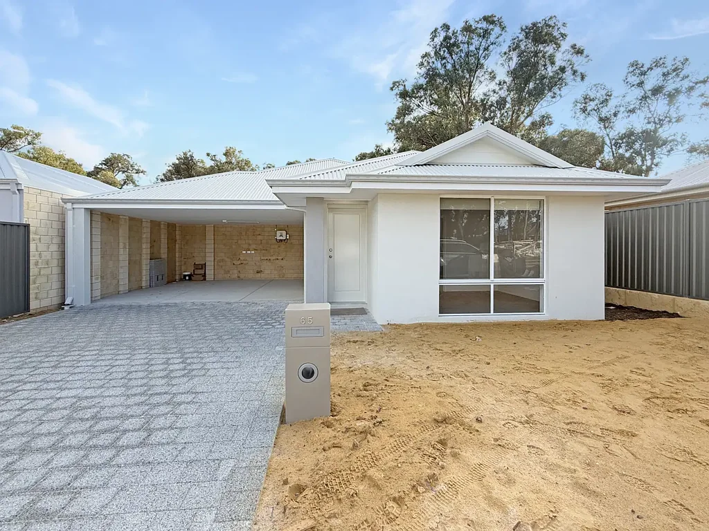 Modern & Comfortable Rental in Lakelands