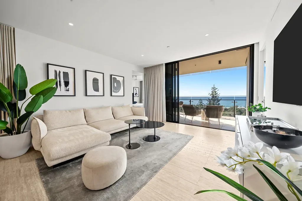 Mermaid Beach 2房  Refined Coastal Elegance in Award-Winning 272 Hedges