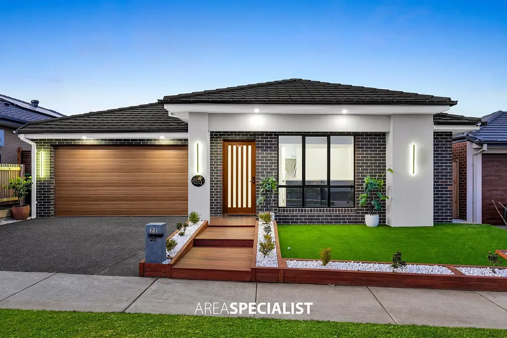Clyde North 4Kwarto Refined Family Living with Exceptional Space and Comfort