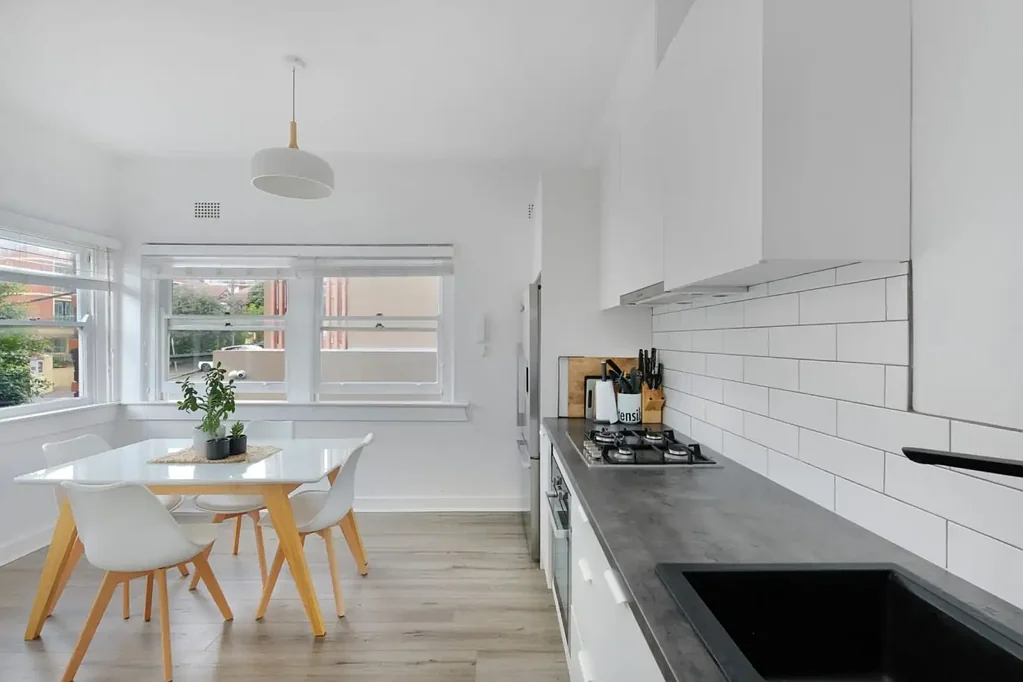 Renovated Art Deco Apartment in the Heart of Coogee Village