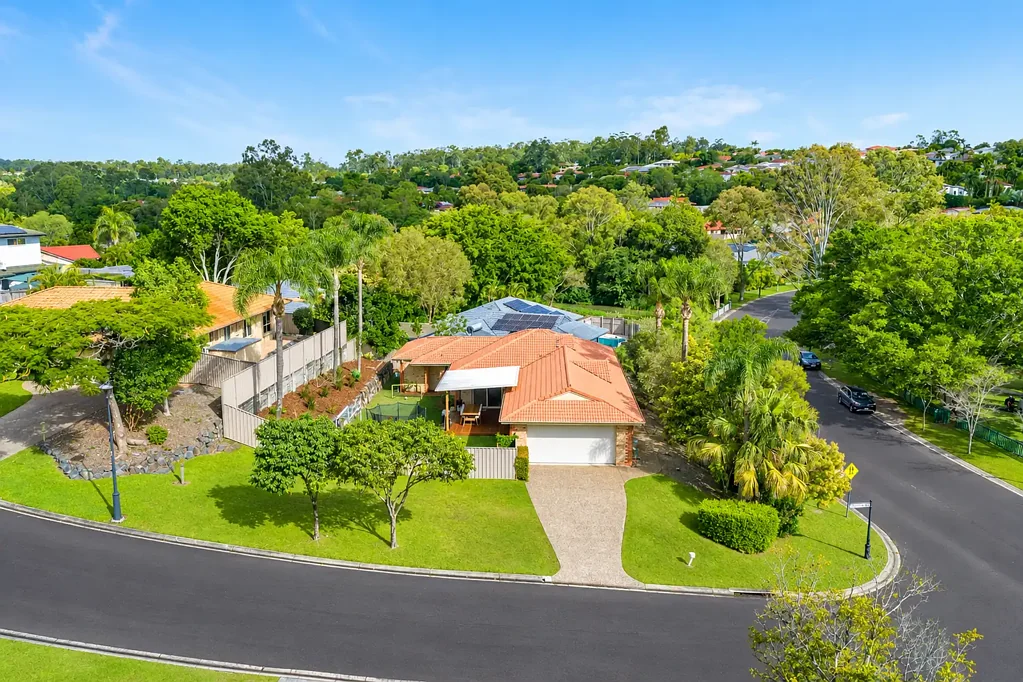 Space, Style & Serious Backyard Appeal + Additional Study/4th Bed