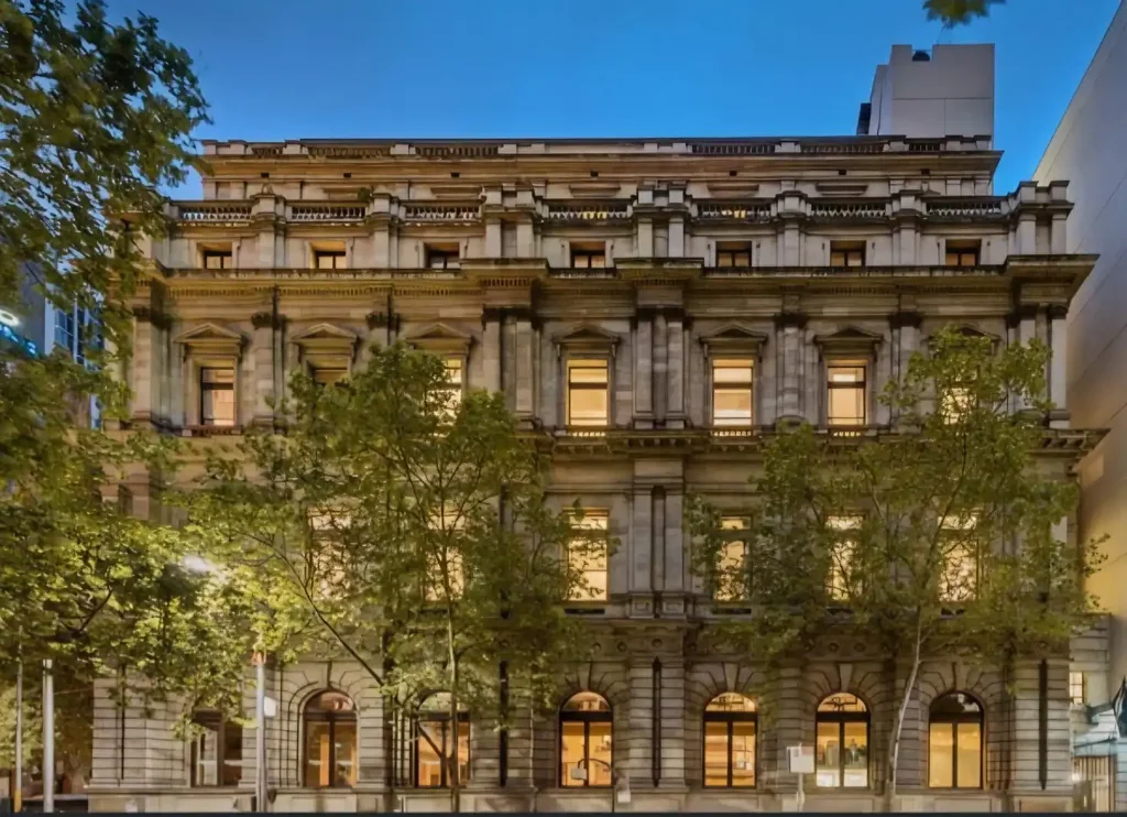 Furnished Apartment on Collins