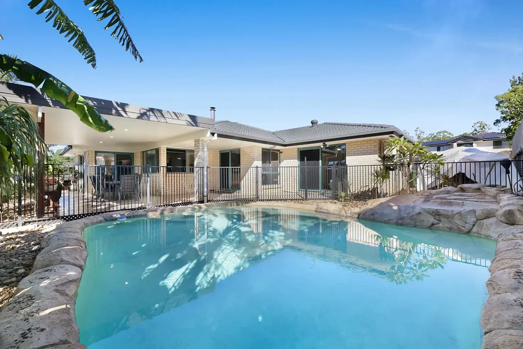 Mudgeeraba 4房  The Ultimate Family Entertainer with Pool, Patio & Heart