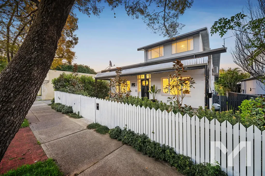 West Leederville 3房  You're Invited to... A FAMILY HOME BRIMMING WITH STYLE AND SOUL