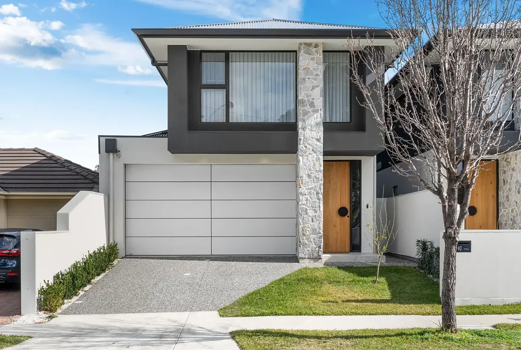 Henley Beach 4 Bedroom Urban Elegance & Flawless Finish: Elevated Living In Elite Locale