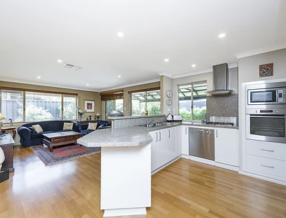 2/8 Edgecumbe Street, Como, WA 6152, 4 rūma, 2 rūma horoi, House