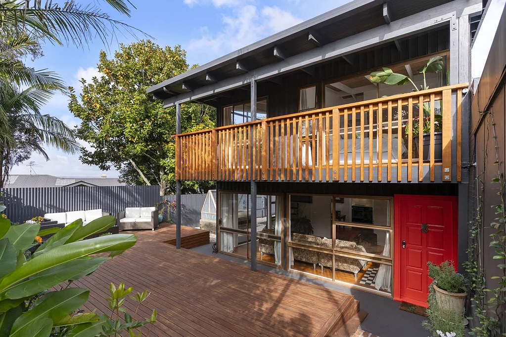 Onehunga 3બેડરૂમ ANOTHER ONEHUNGA HOME SOLD BY DEAN TUFFLEY