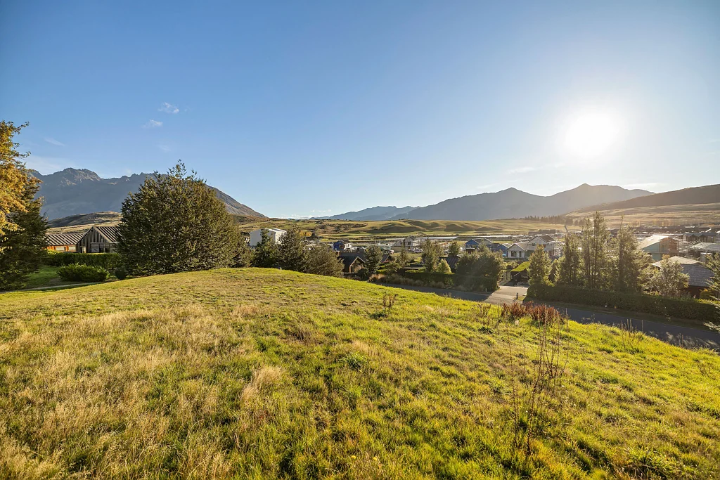 Jacks Point Section with potential – must act now!