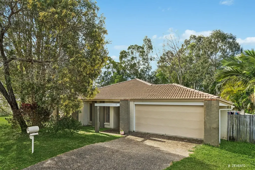 Slacks Creek 4Kwarto Four Bedrooms, Multiple Living Zones and Backyard Space