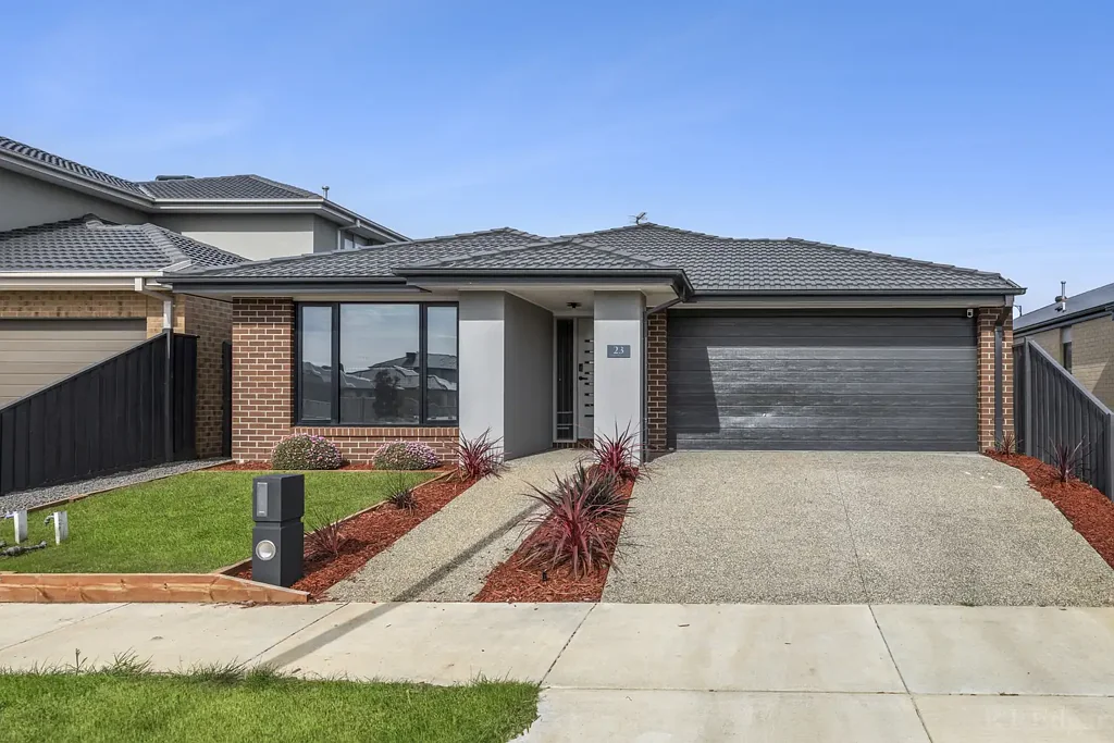 Charlemont 4 Bedroom Modern 2 YO Brick-Veneer Family Home with Exceptional Space & Style