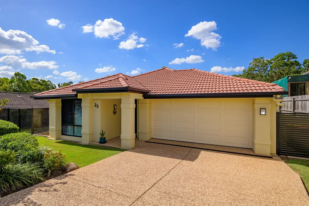 Southside 5غرفة نوم Looking for a large Family Home + Shed + Caravan Bay!
